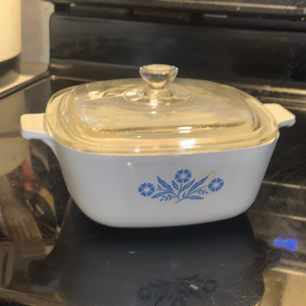 Vintage CorningWare Cornflower 1 1/2 qt Casserole Dish